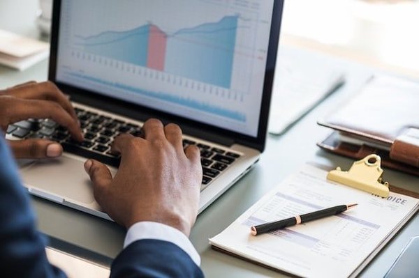 Quelles sont les bases de l'investissement en ligne ?