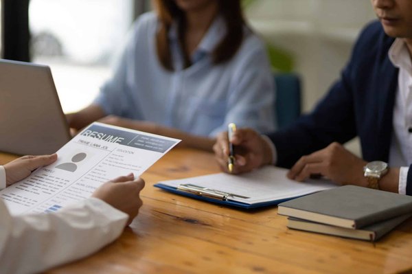 Comment postuler à une offre d'emploi en Suisse ?